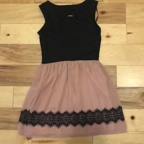 Blush and black dress - Picture 2 of 2